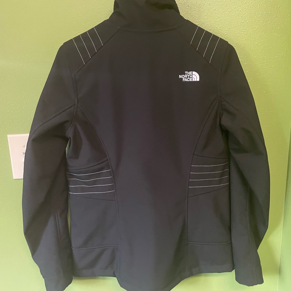 Size medium The north face jacket